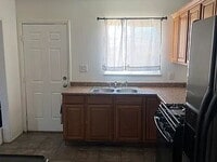 Building Photo - Don't miss out on this beautiful and spaci...