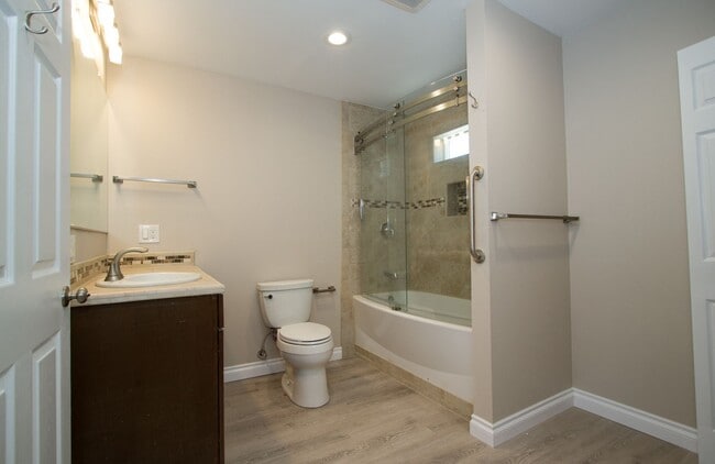 Building Photo - 2 Bedroom, 1 Bath with view of the Bay in ...