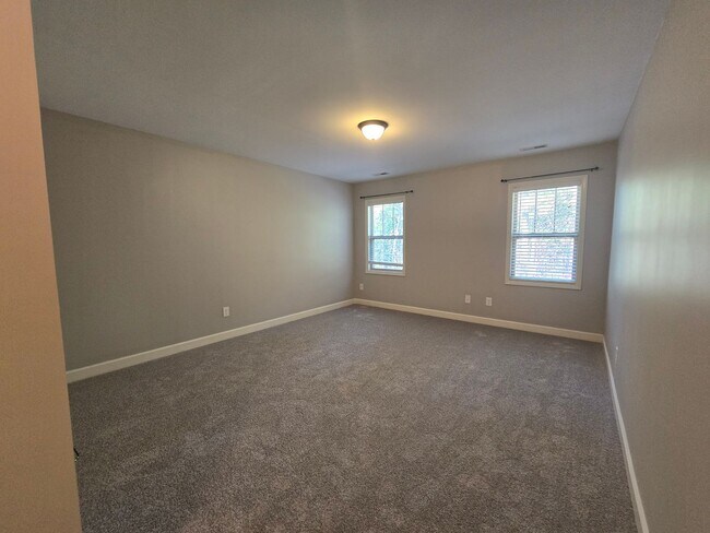 Building Photo - Spacious Home in Carolina Lakes Near the Pool, Clubhouse & Fitness Trail!