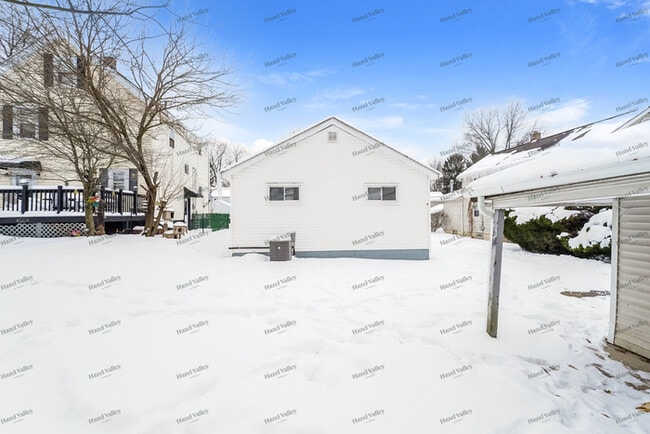 Building Photo - 6350 Meadowbrook Rd