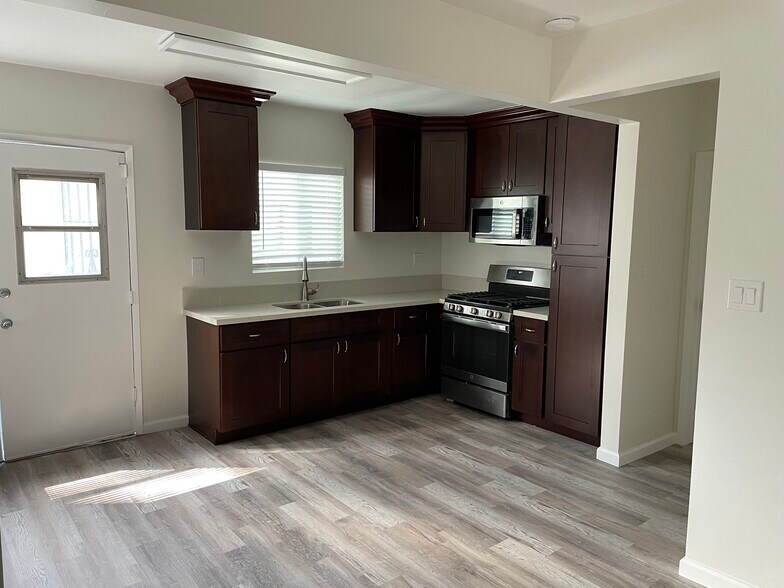 Building Photo - 4257 N Bellflower Blvd