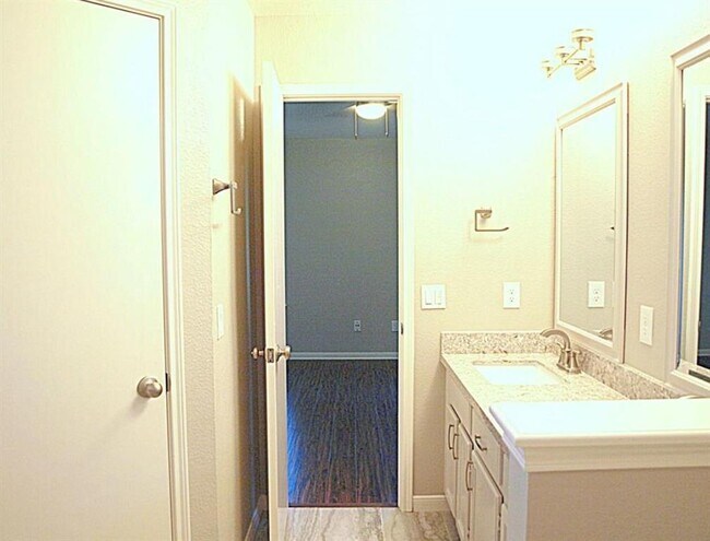 Building Photo - 2200 Larston Ln