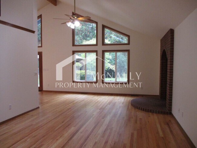 Building Photo - Beautiful 3 Bedroom 2.5 Bath Home in Gig Harbor