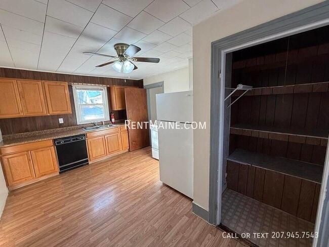 Building Photo - 600 S Main St