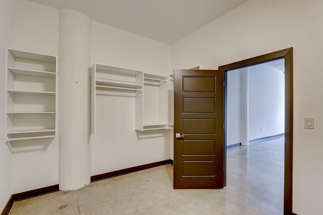 Building Photo - 226 N Water St