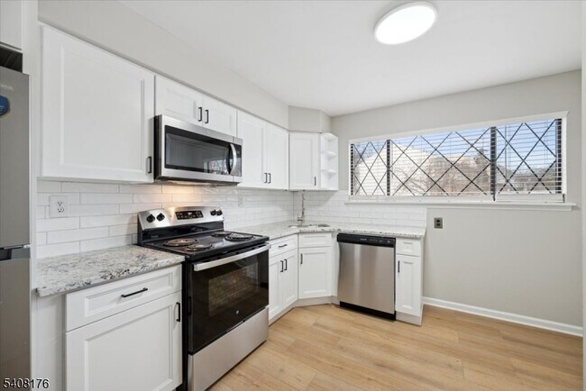 Building Photo - 911 Merritt Dr