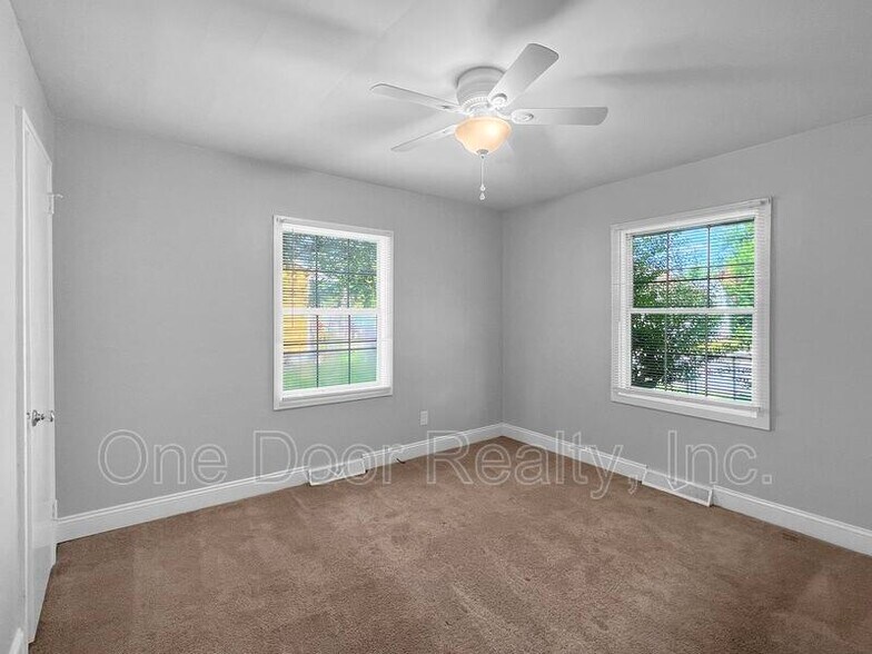 Building Photo - 130 Nelson Dr