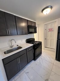 Building Photo - 1 Bedroom w/ Den in Federal Hill