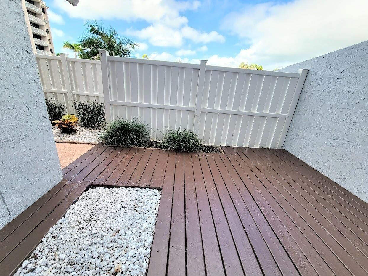 Building Photo - 500 Treasure Island Cswy