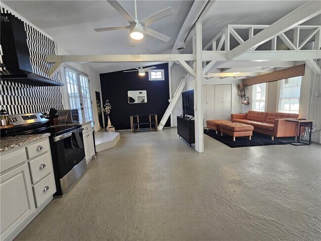 Building Photo - 74 Boulevard SE