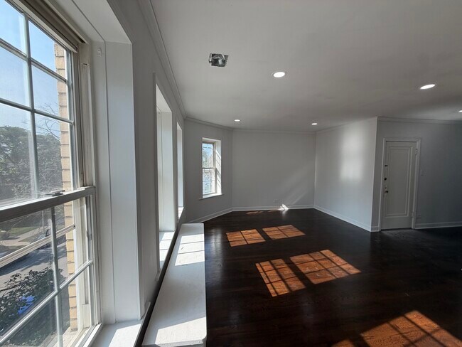 Building Photo - 8041 Kilpatrick Ave