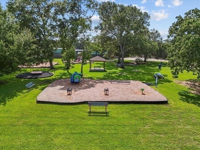 Building Photo - 1626 Lake Bluff Dr