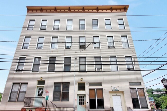 Building Photo - 332 Jackson St