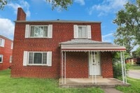 Building Photo - 404 S Chase Ave