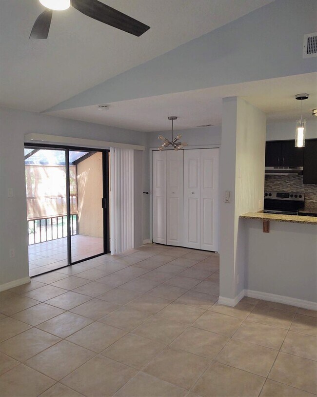 Building Photo - Lovely Condo for rent