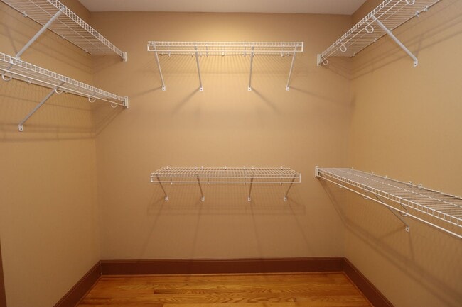 Building Photo - Updated 3 bedroom 2.5 bath home in Sherwood Forest