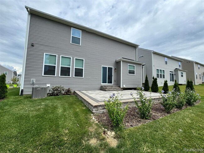 Building Photo - 278 Springview St