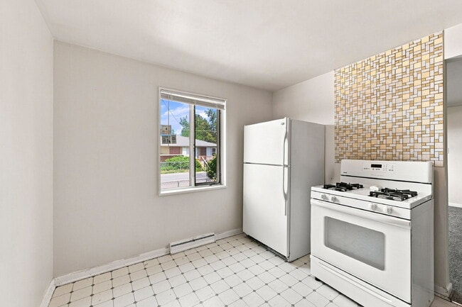 Building Photo - $1,495.95 - 2 Bed, 1 Bath Newly Renovated Duplex Unit!