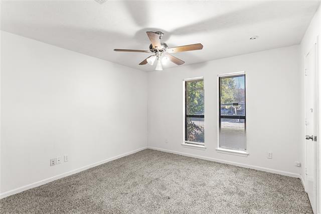 Building Photo - 2421 Maple Leaf Dr