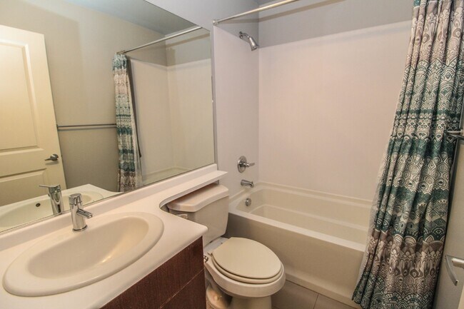 Building Photo - 2bed/2bath Lake Boren Townhome with greenbelt and lake views! Prime Newcastle Location.