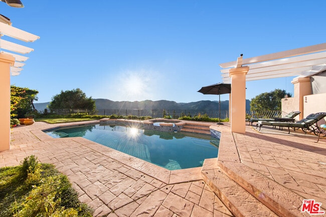 Building Photo - 1415 Cuesta Linda Dr