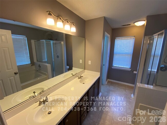 Building Photo - 1271 Midlake Ave