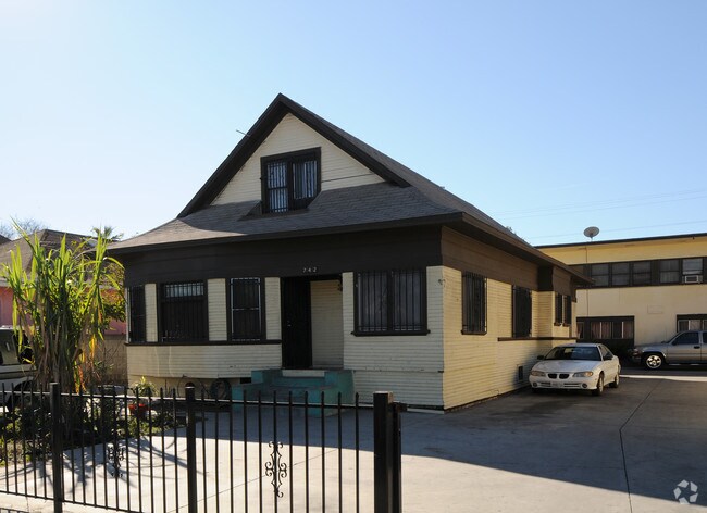 Building Photo - 734-742 25th St