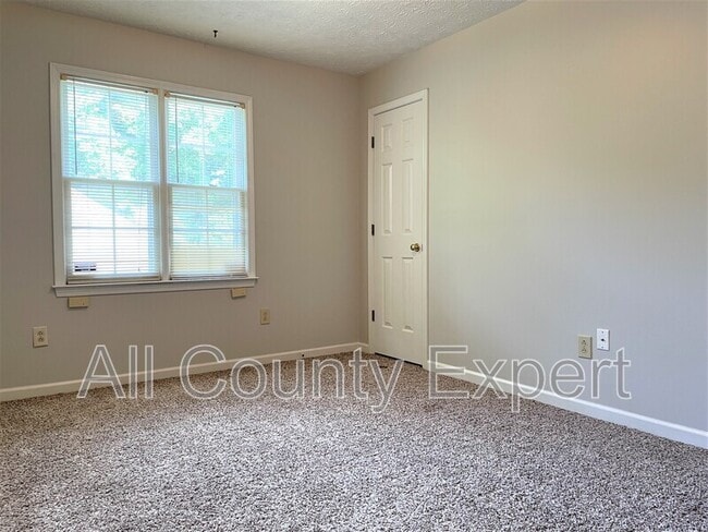 Building Photo - 2470 Valentines Ct