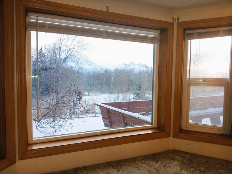 living bay window - 15160 E Robin Ln