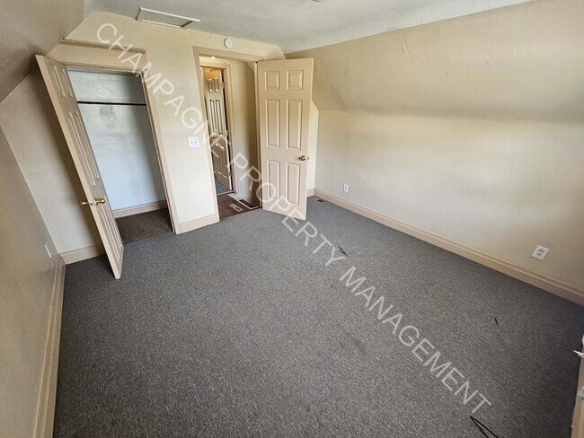 Building Photo - Charming 3-Bedroom Home with Covered Front...