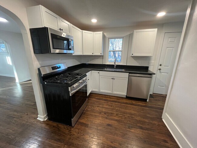 Building Photo - Fully Remodeled House!