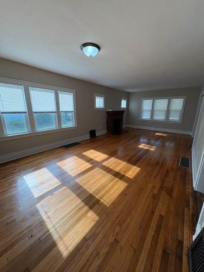 Building Photo - *Pending* Updated 3-Bedroom, 1.5-Bathroom Home – $1,375/Month | Accepting Section 8