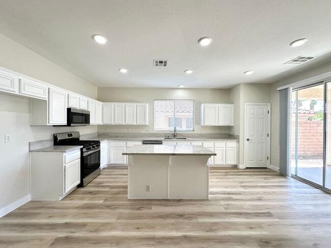 Building Photo - Granite Peaks At Summerlin