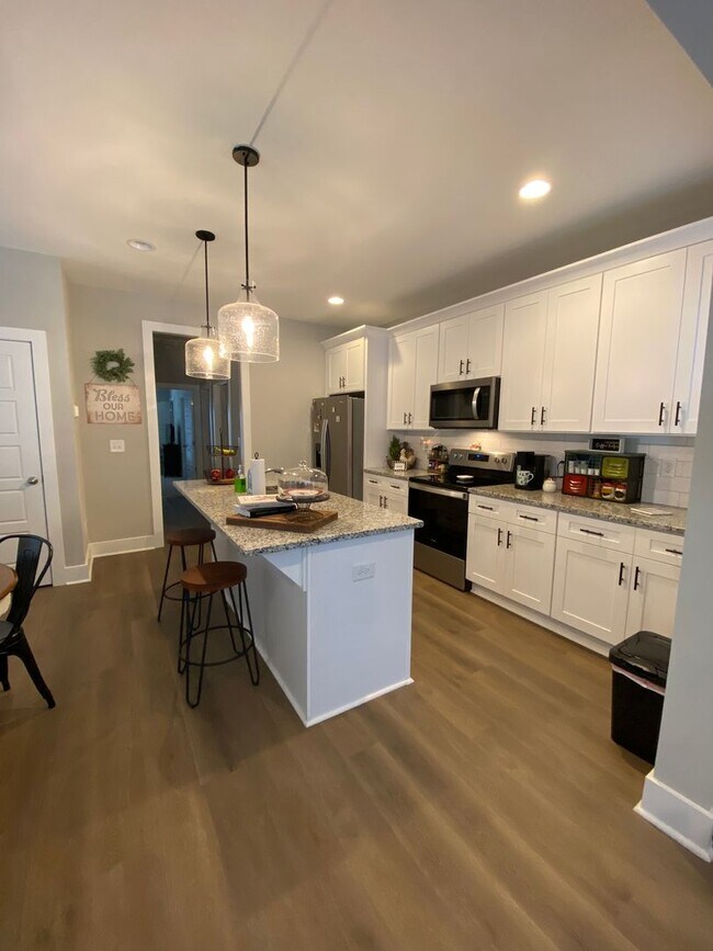 Building Photo - 1283 Burrow Cir