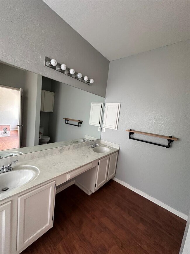 Building Photo - 4500 Silverstone Dr