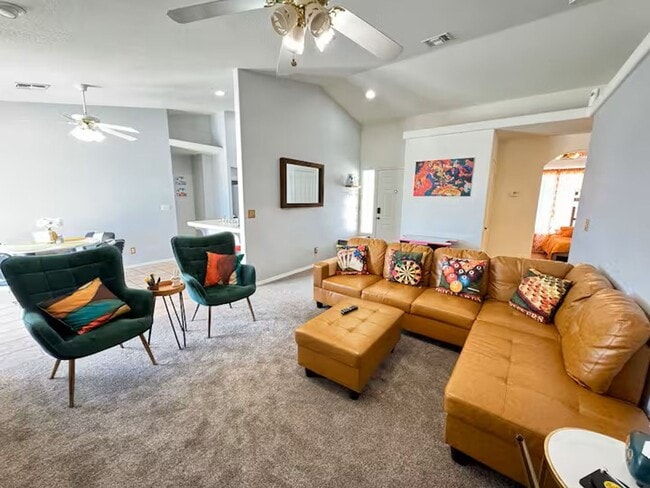 Building Photo - Perfect Vacation Getaway