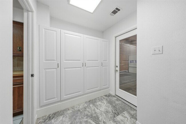 Building Photo - 18602 Lippizaner Dr