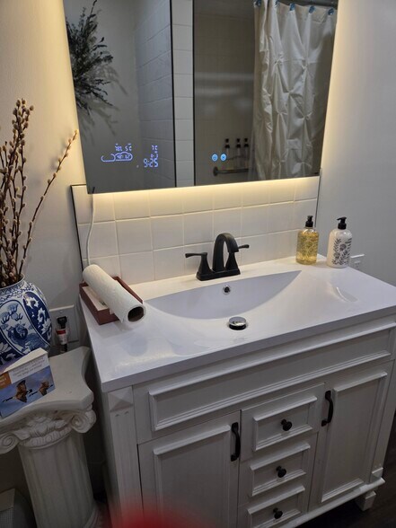 Building Photo - 240 7th Ave