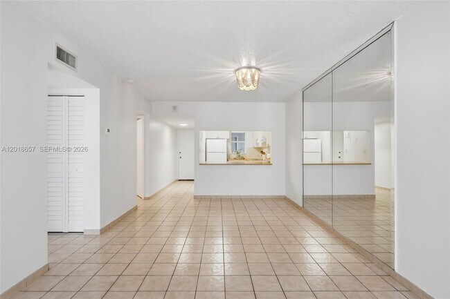 Building Photo - 305 W 68th St