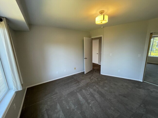 Building Photo - 14076 Rosario Rd