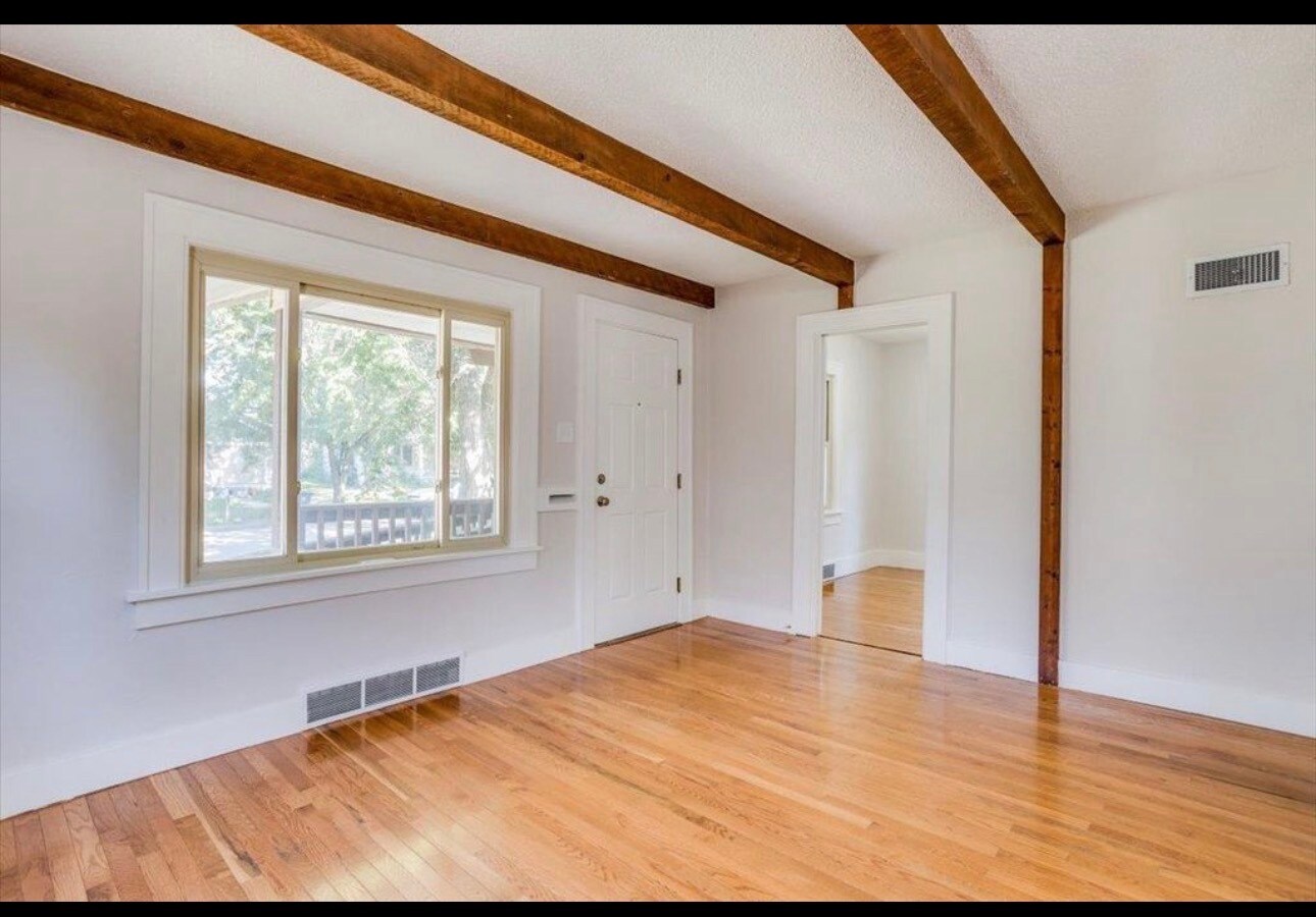 Building Photo - 1422 S Laura Ave