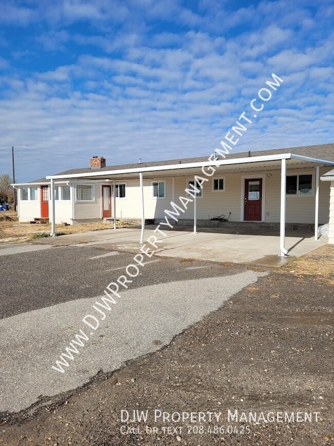 Building Photo - 5200 S Black Cat Rd