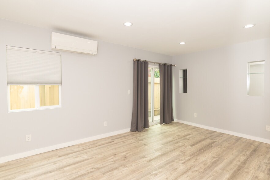 Building Photo - 5182 Canoga Ave