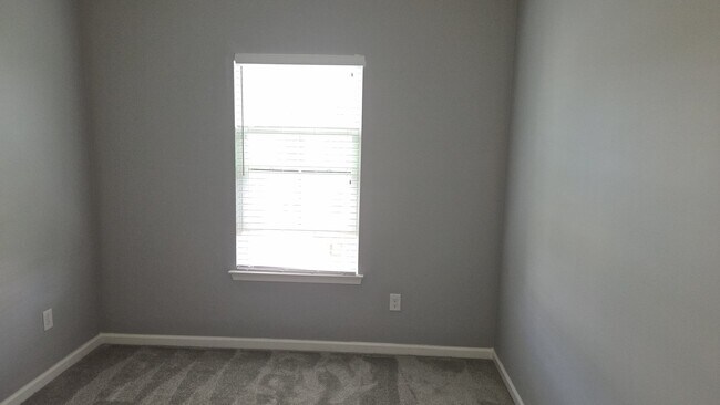 Building Photo - 607 N Atwater Dr