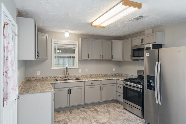 Building Photo - 24011 Lenze Rd