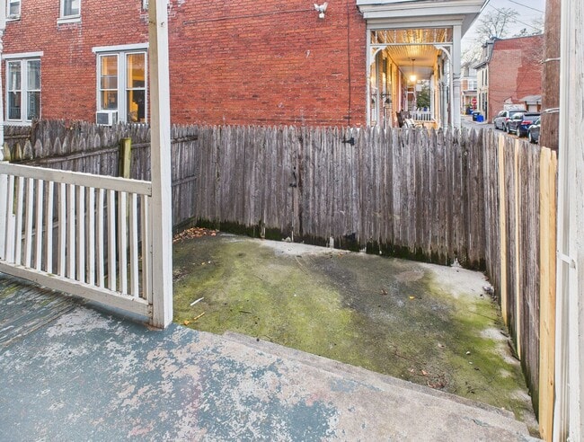 Building Photo - 3 Bedroom Single Family Home on Delaware St.
