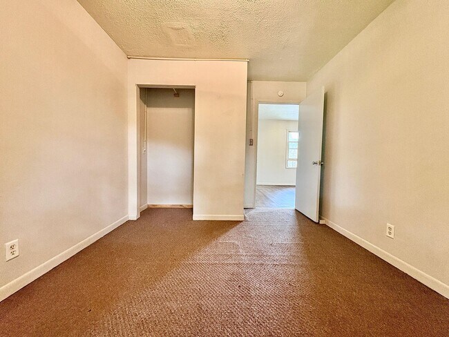 Building Photo - 1335 E Dubail Ave