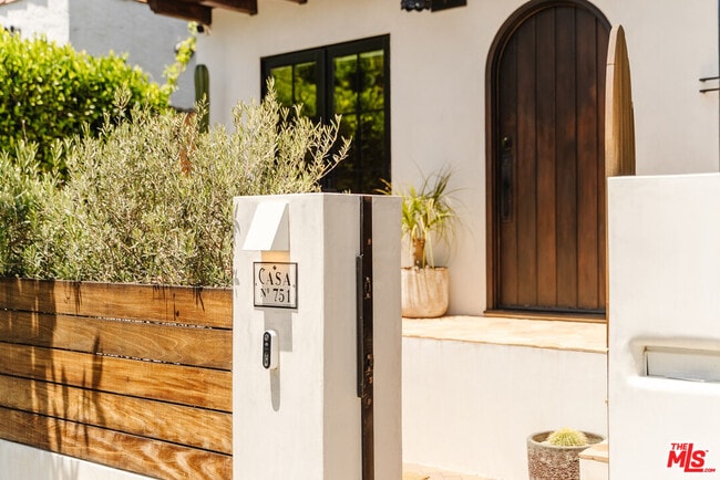 Building Photo - 751 Ozone St