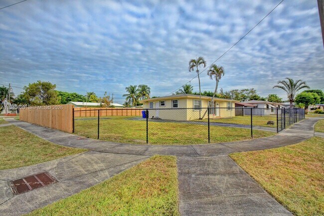 Building Photo - 3531 SW 36th St