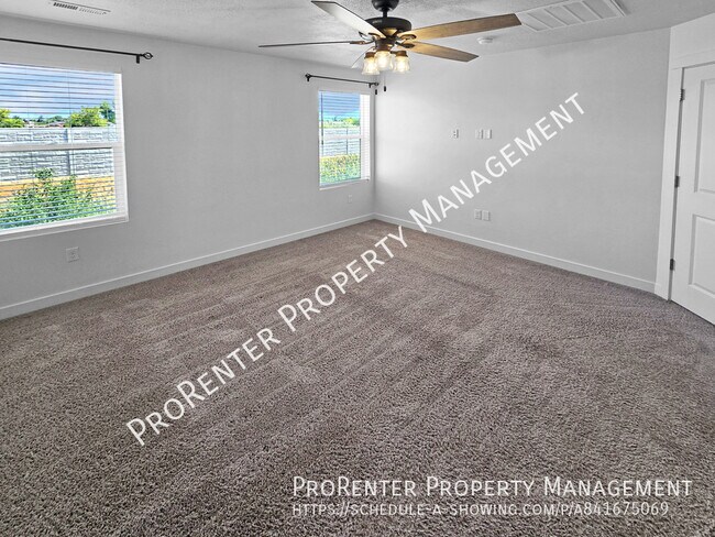 Building Photo - 1152 W Beacon Way